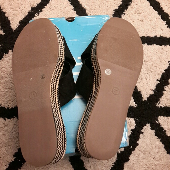 🆕️ A.N.A. Wedge Platform Sandals - Picture 7 of 8